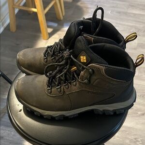 Columbia Men's 8.5 Brown Hiking Boots